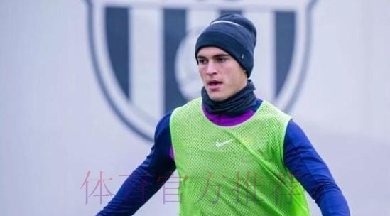 每体:巴萨B队中卫科尔特斯表现优异,他正等着弗里克的征召 每体:巴萨B队中卫科尔特斯表现优异,他正等着弗里克的征召